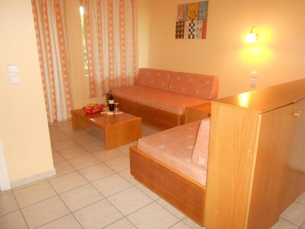 Golden Sand Suites Agioi Apostoli  Room photo