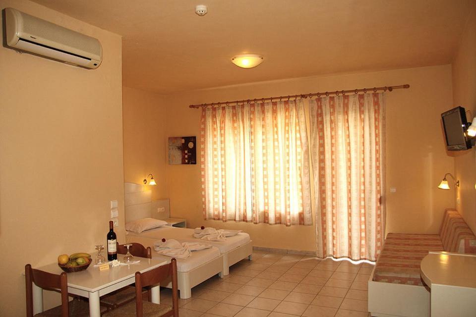 Golden Sand Suites Agioi Apostoli  Room photo