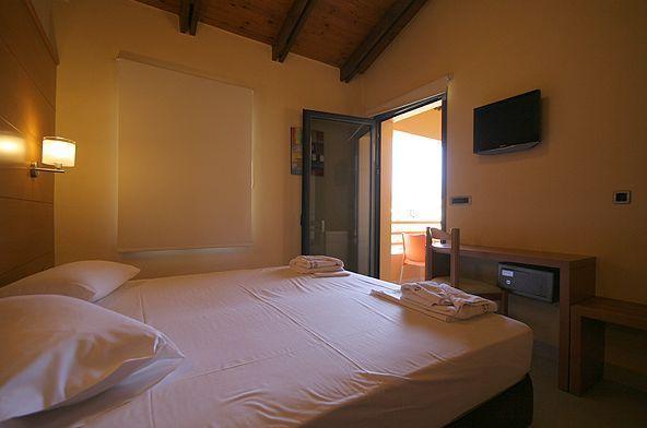 Golden Sand Suites Agioi Apostoli  Room photo